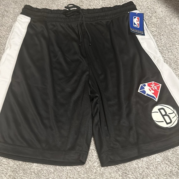 Xl Brooklyn nets shorts black - Picture 2 of 3